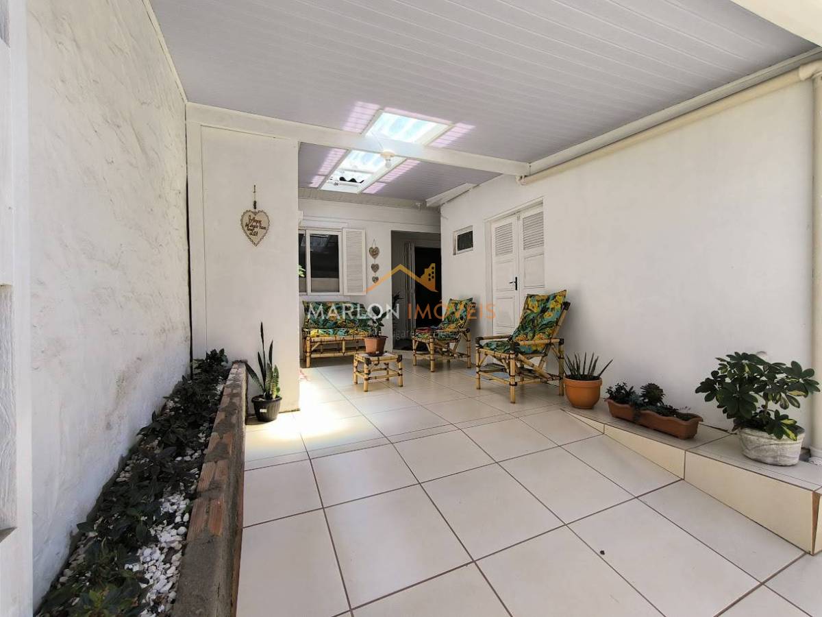 Casa à venda com 2 quartos, 60m² - Foto 2